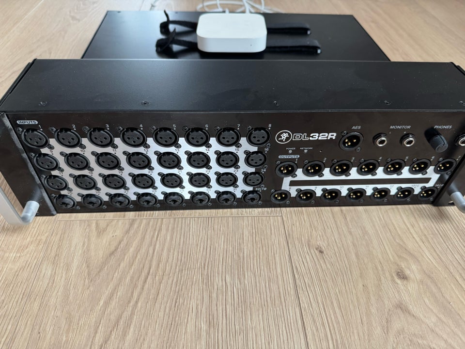 Digital mixer, Mackie DL32R