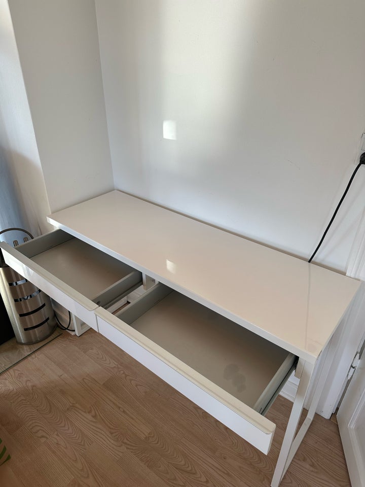 Skrivebord  Ikea