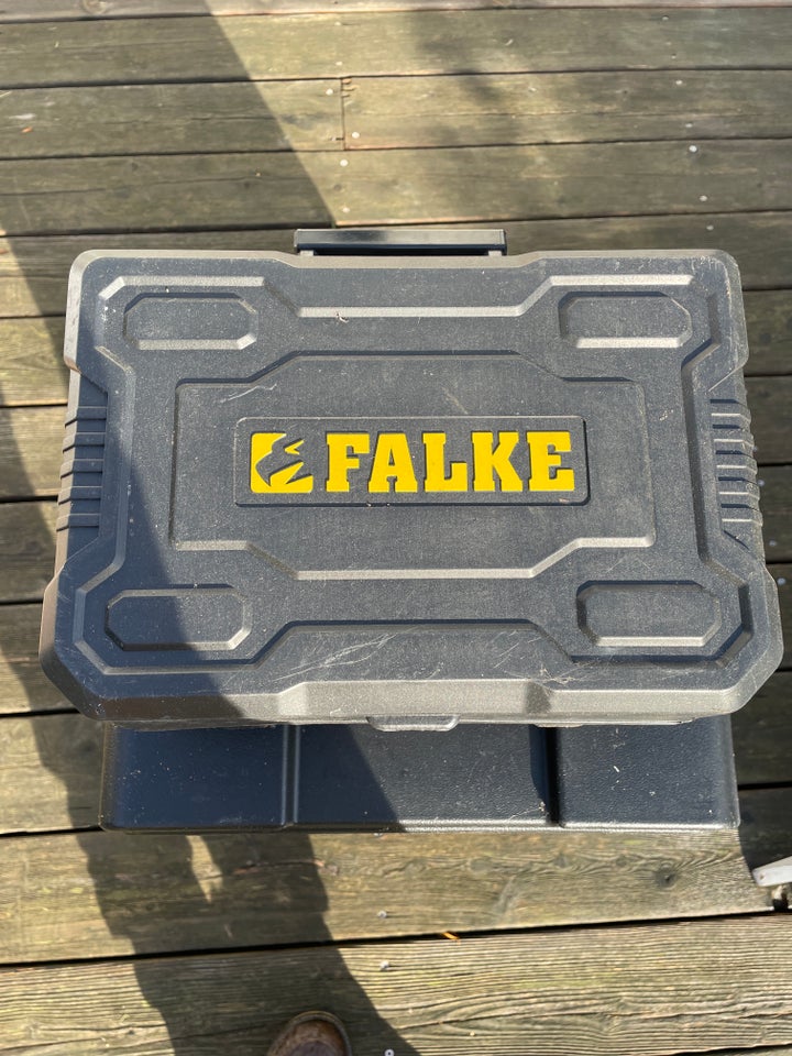 Rystepudser, Falke