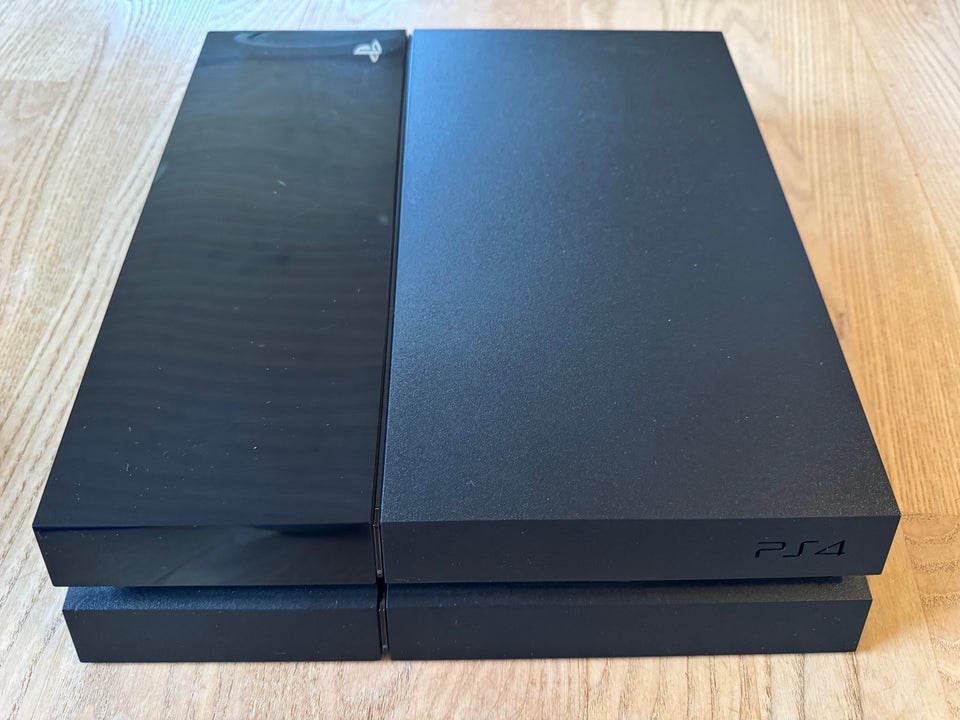 Playstation 4, CUH-1004A, God