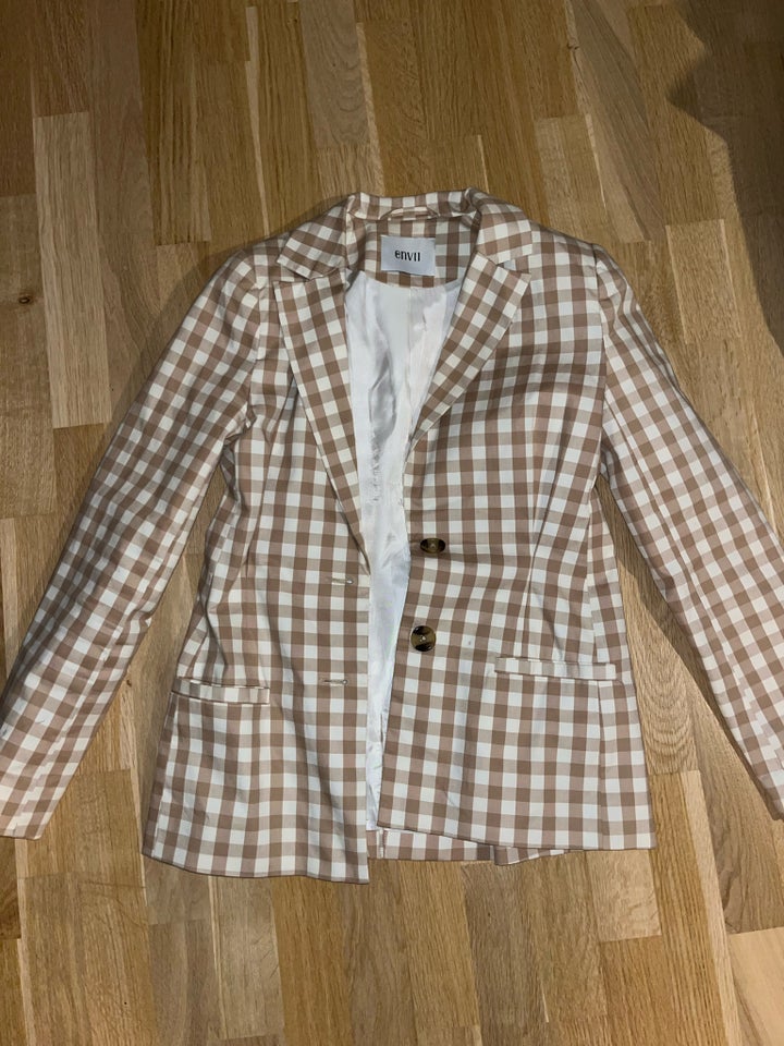 Blazer, str. 36, Envii