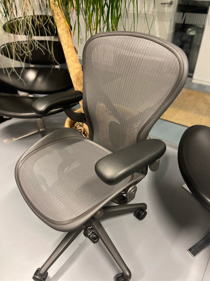 Don Chadwick Herman Miller Aeron