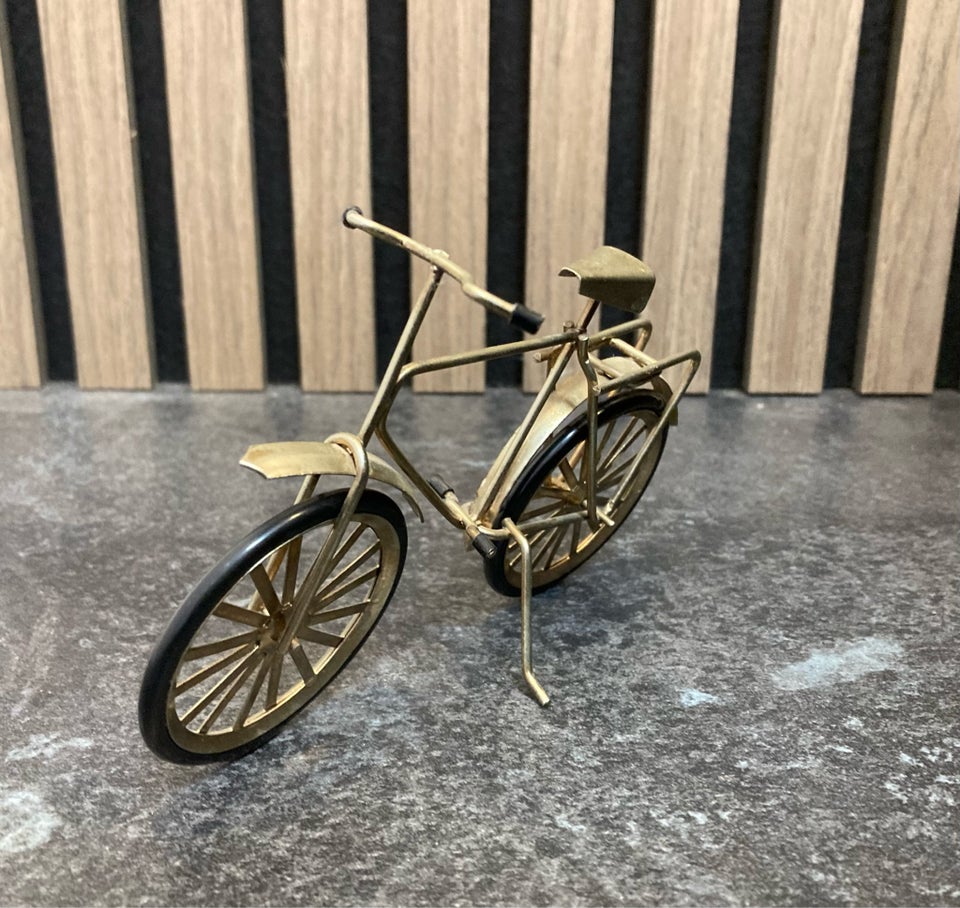 Guld cykel i metal fra 80’erne