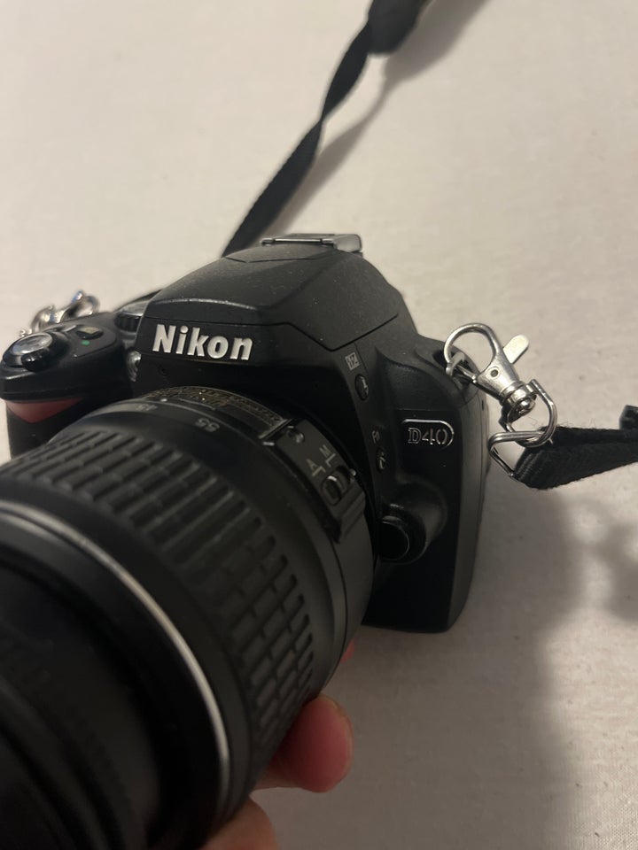 Nikon D40, God