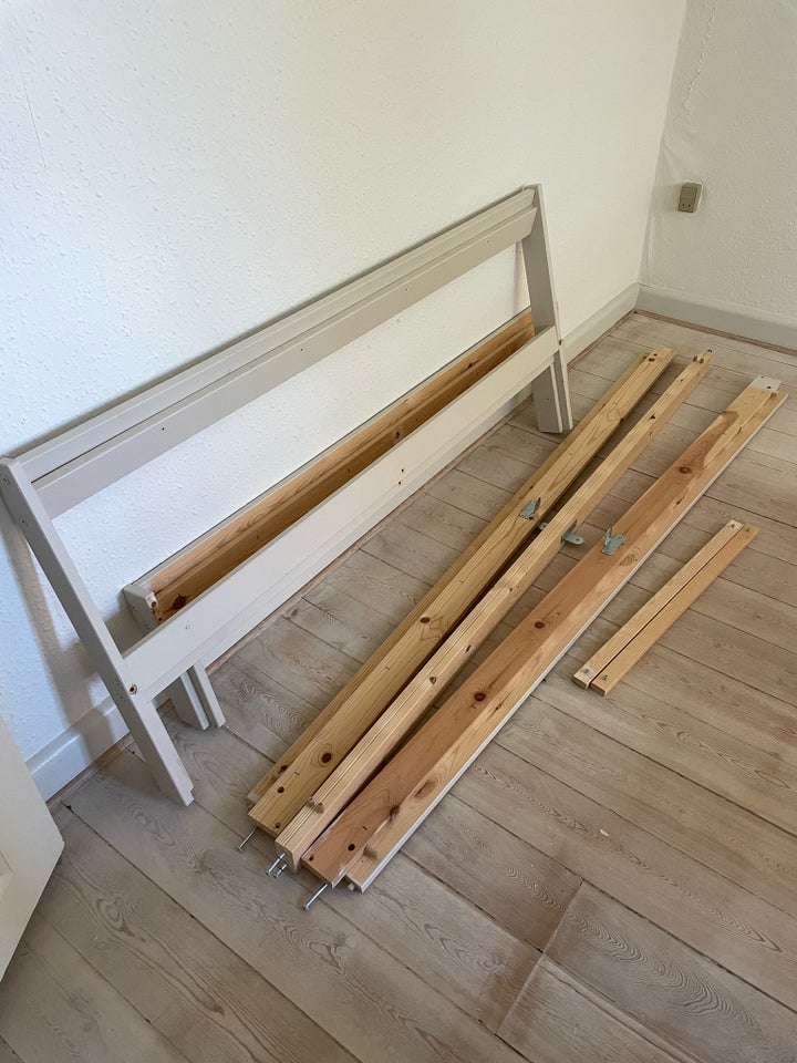 Sengeramme, Ikea, b: 140 l: 200 h: 30