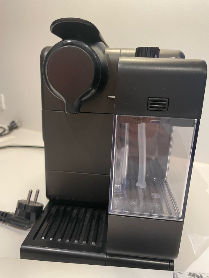 NESPRESSO lattissima delonghi