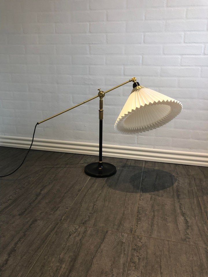 Aage petersen bordlampe