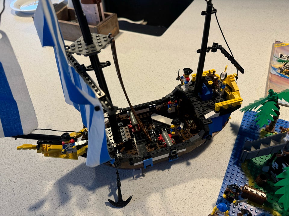 Lego Pirates 10320