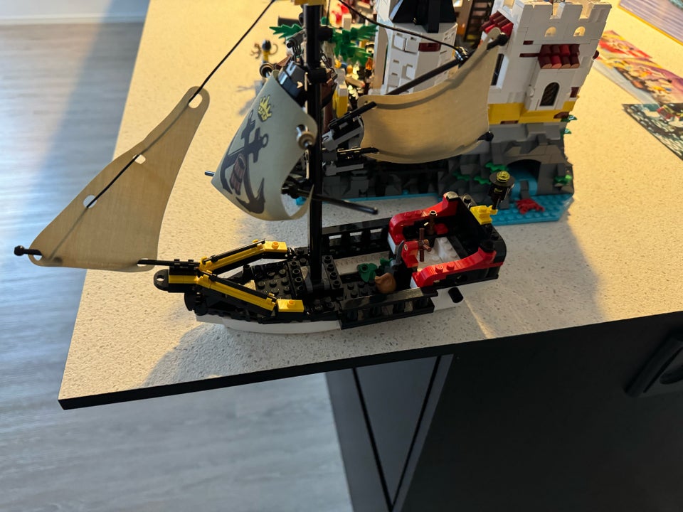 Lego Pirates 10320