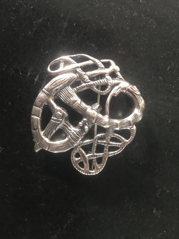 Broche, sølv, Fibula broche i