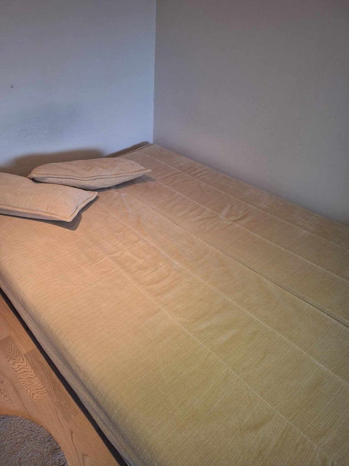 Futon, b: 150 l: 205 h: 97