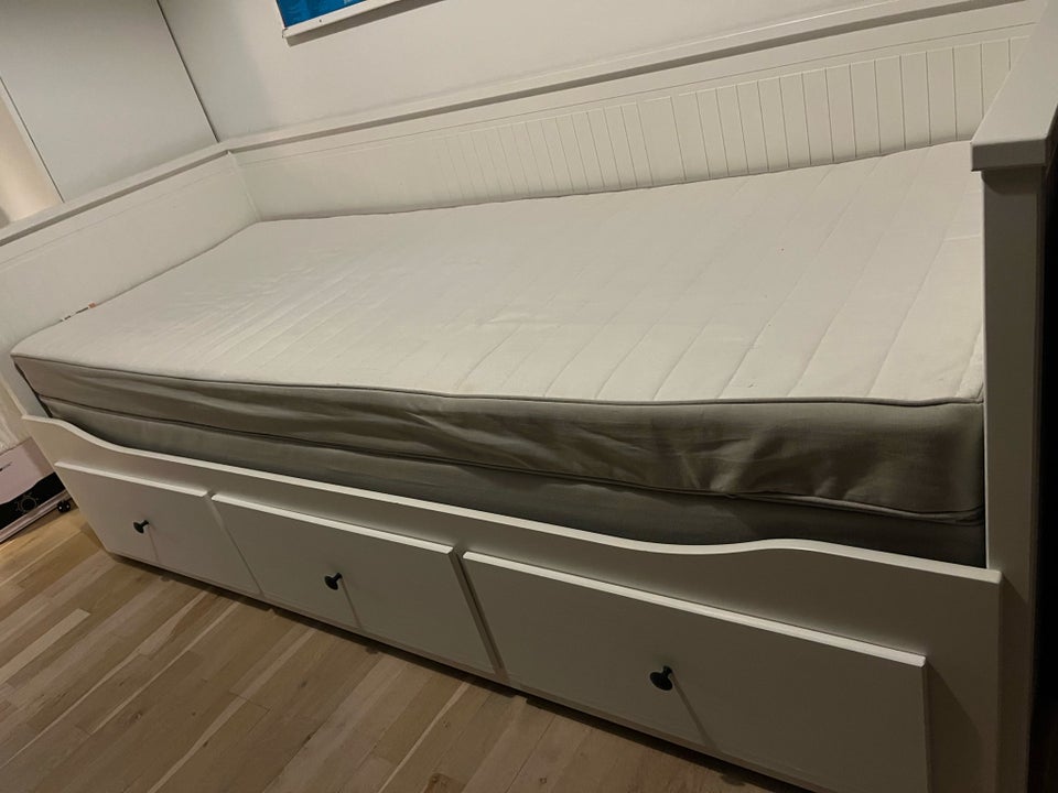 Enkeltseng, IKEA Hemnes