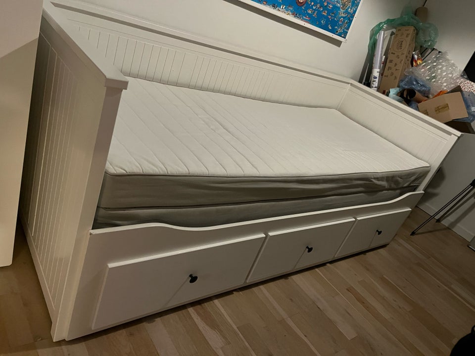 Enkeltseng, IKEA Hemnes