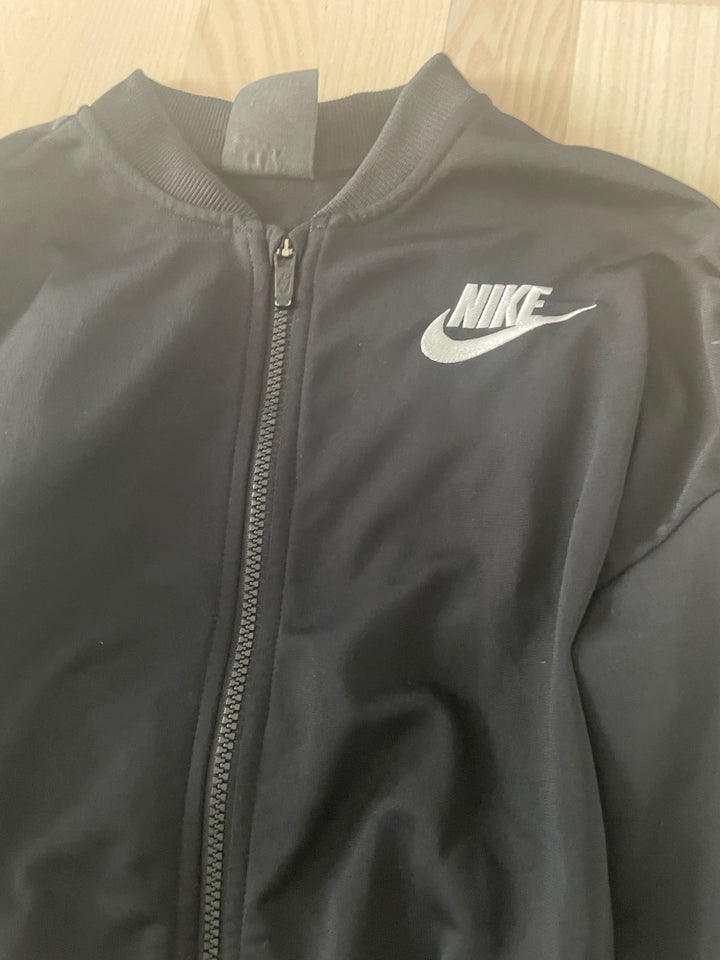 Cardigan, Nike sweatshirt, Nike