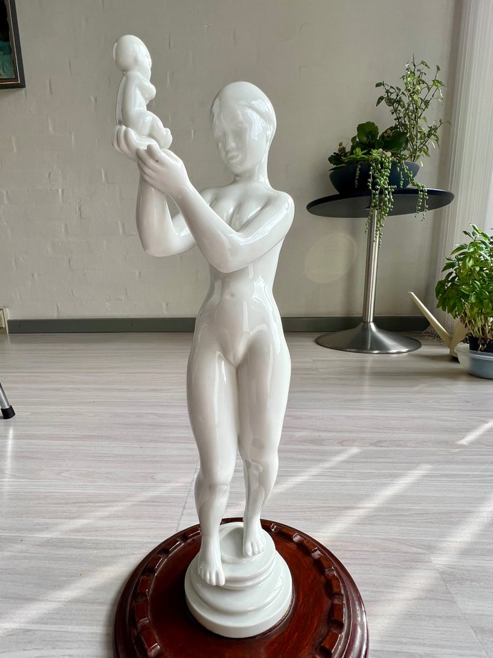 Venus med æblet porcelænsfigur