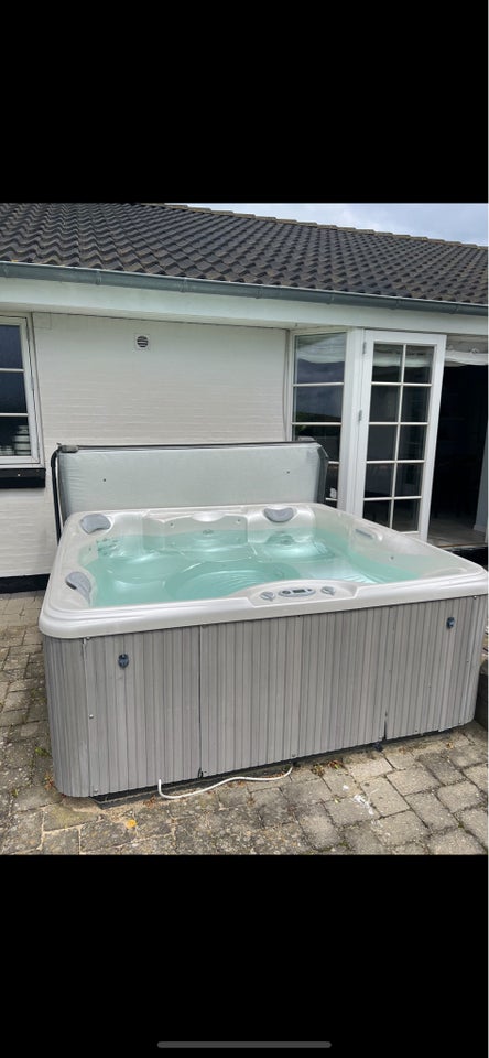 Hotspot propel 5 person spa / pool,