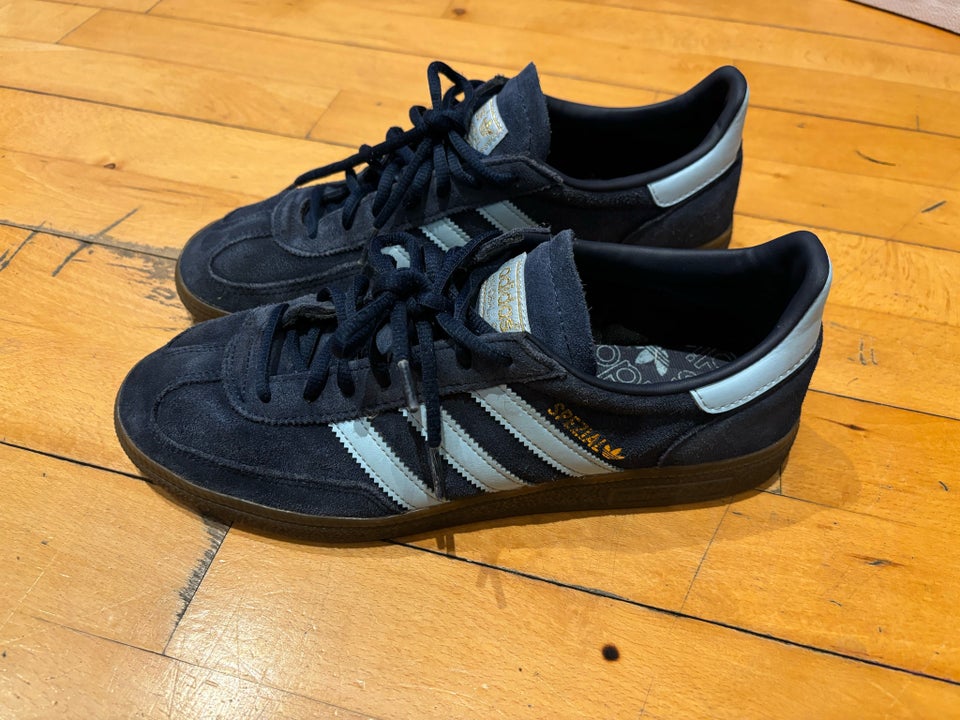 Sportssko, Adidas Spezial , str.