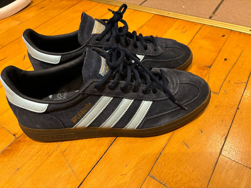 Sportssko, Adidas Spezial , str.