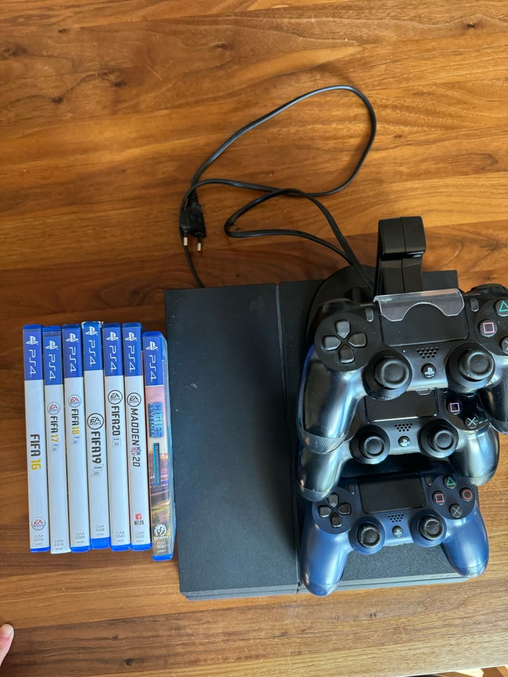 Playstation 4, PS4 1TB, God