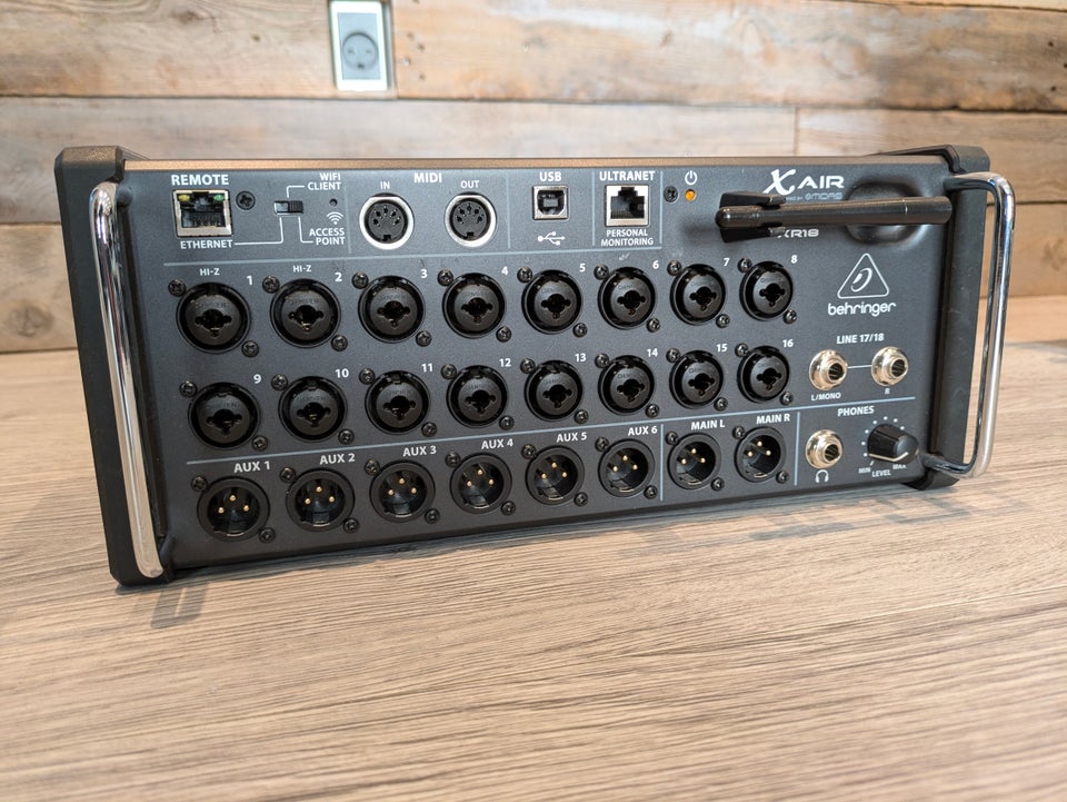 Digital mixer, Behringer X AIR XR18