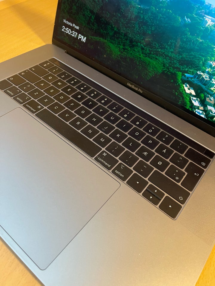 MacBook Pro MacBook Pro 15” Touch