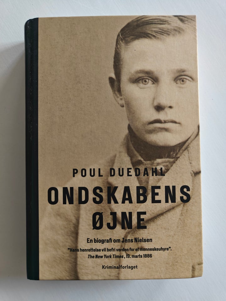 Ondskabens Øjne - Biografien om