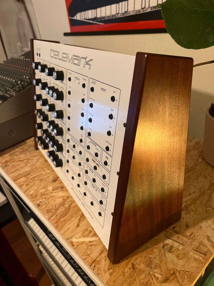 Synthesizer, Analogue Solutions