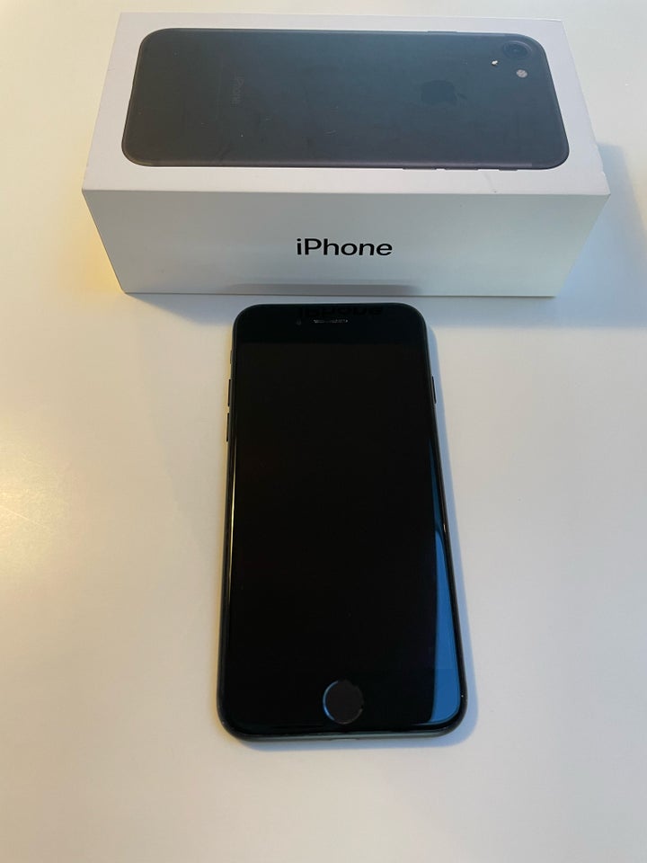 iPhone 7, 32 GB, sort