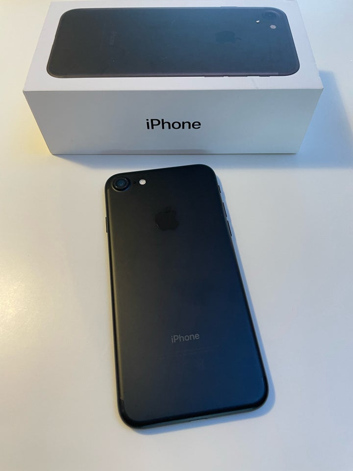 iPhone 7, 32 GB, sort