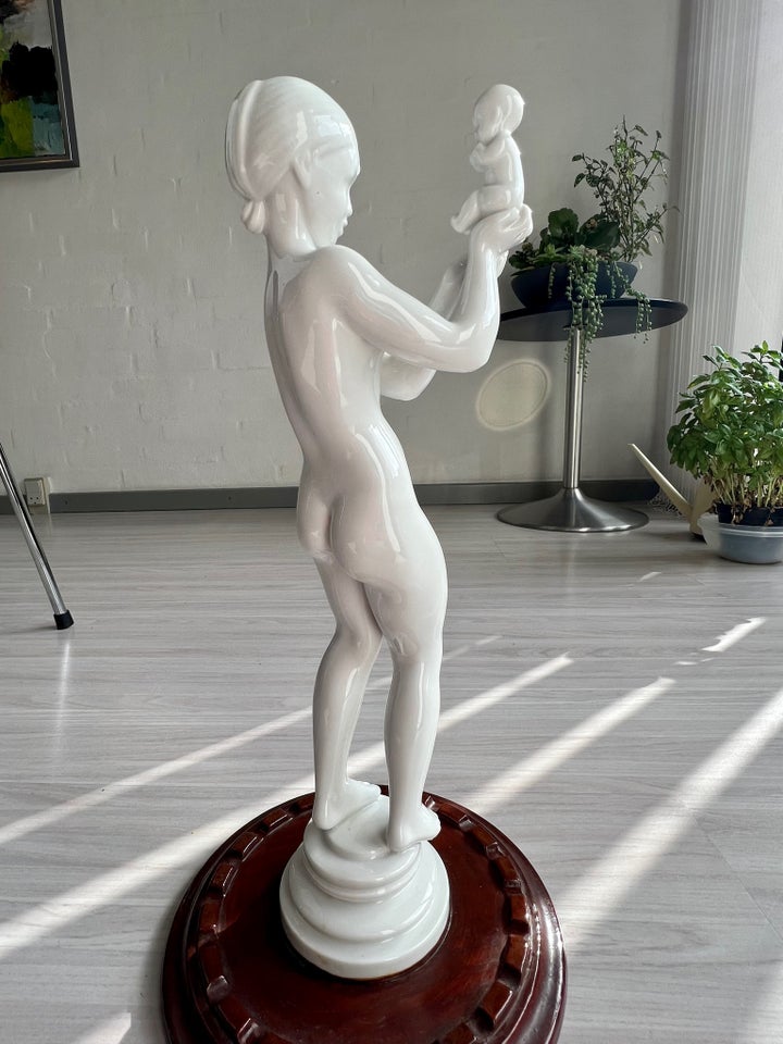 Venus med æblet porcelænsfigur