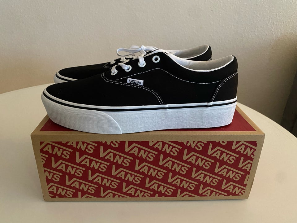 Sneakers, str. 41, Vans “Doheny