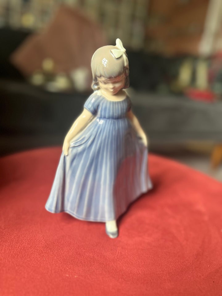 Dansende pige figur Royal