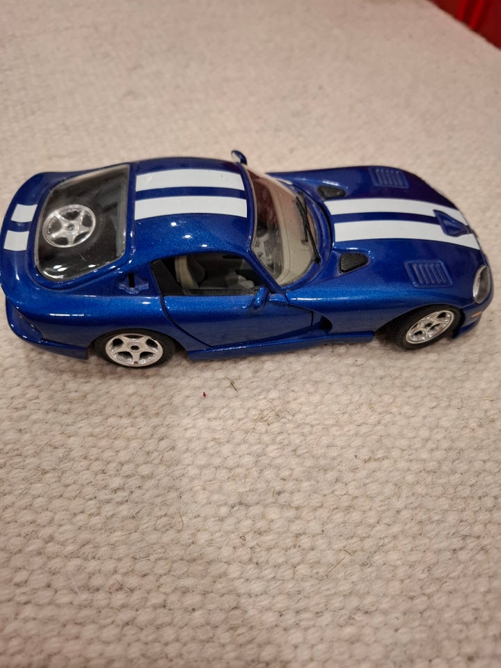 1/18 SCALE 1996 DODGE VIPER GTS,