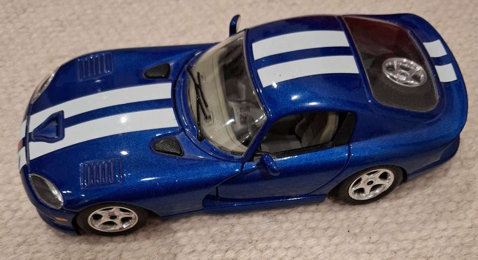 1/18 SCALE 1996 DODGE VIPER GTS,