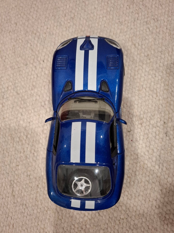 1/18 SCALE 1996 DODGE VIPER GTS,