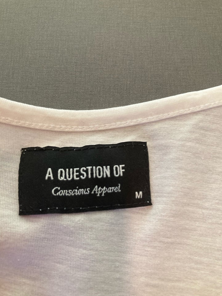 T-shirt A question of str 38