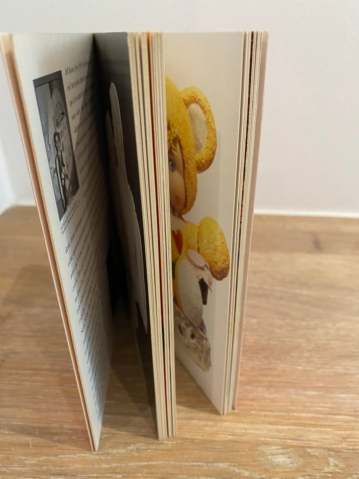 Jeff Koons - Postcard book,