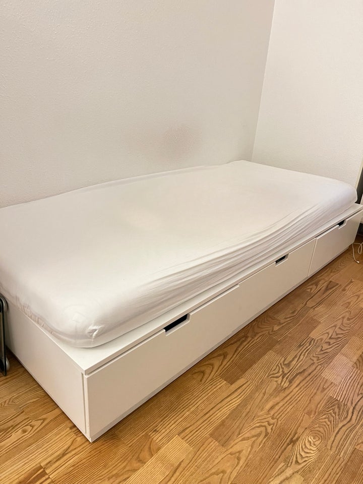 Enkeltseng, Ikea, b: 90 l: 200