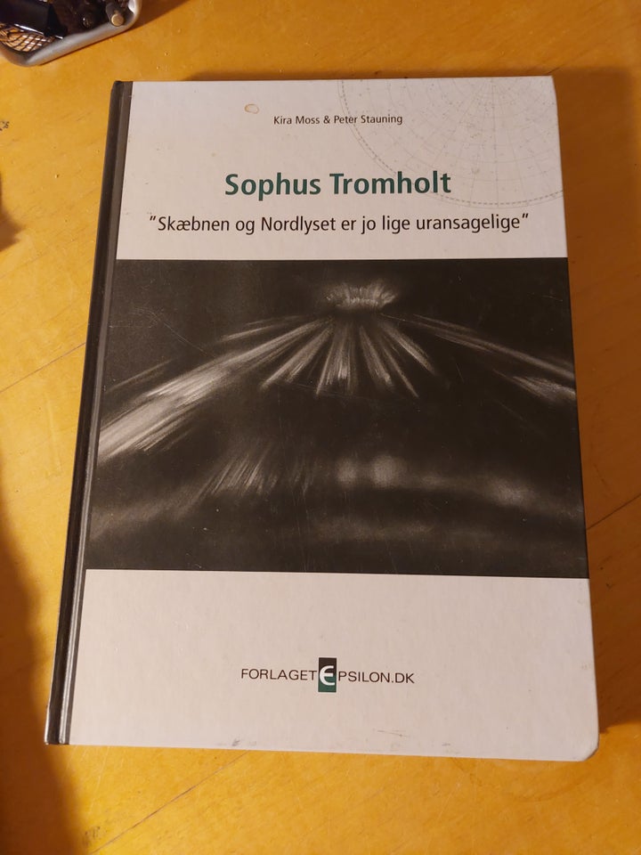 Sophus Tromholt, Kira Moss  Peter