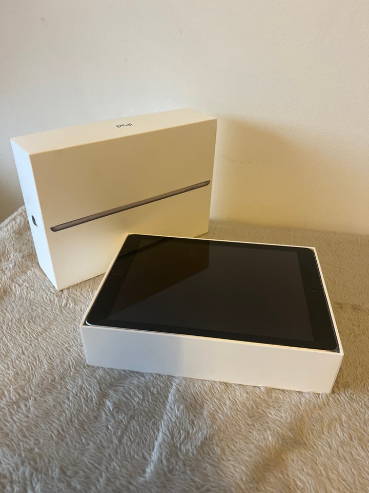 iPad 6, 32 GB, sort