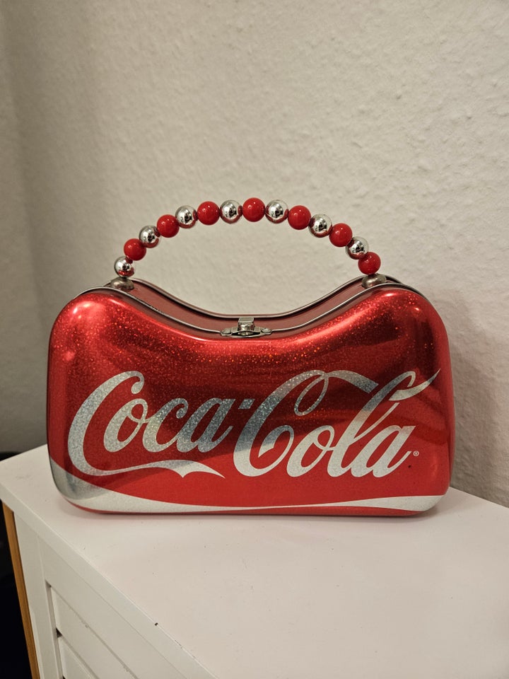 Coca Cola, Taske