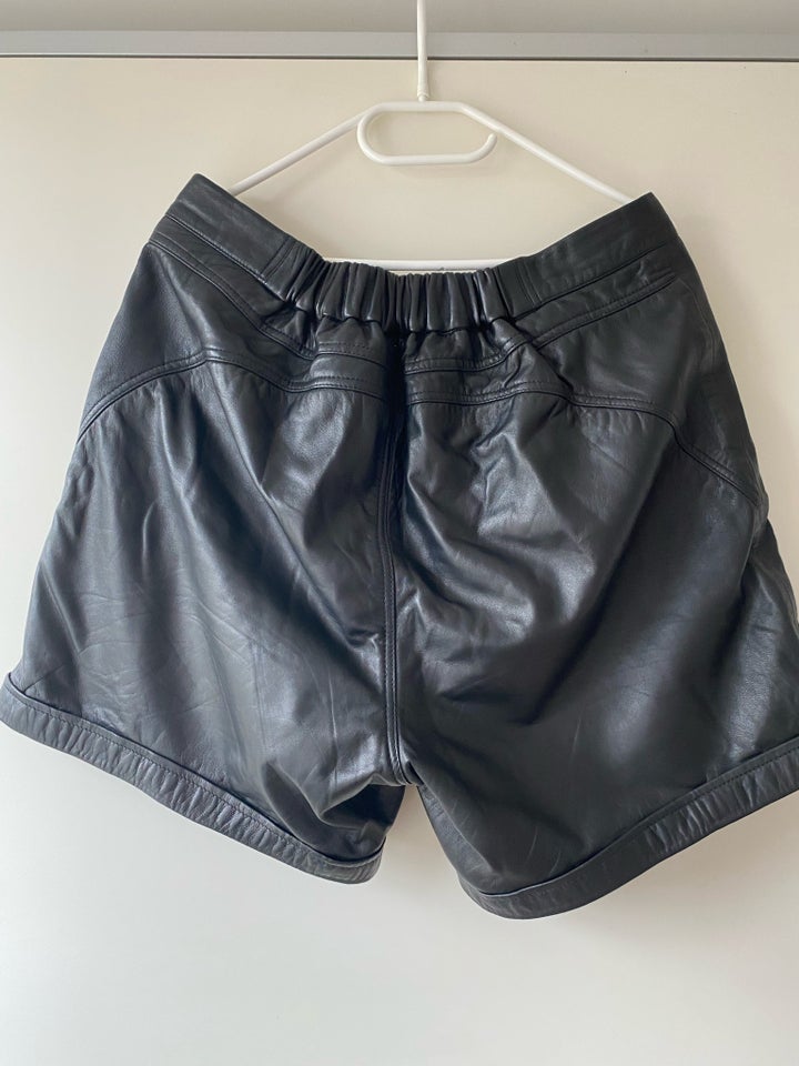 Shorts, Gossia, str. 44