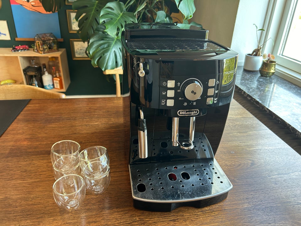 Kaffemaskine Delonghi Magnifica