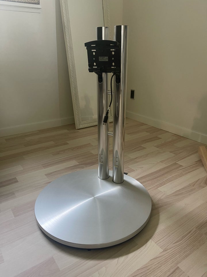 Bang  Olufsen Lav stand  40"