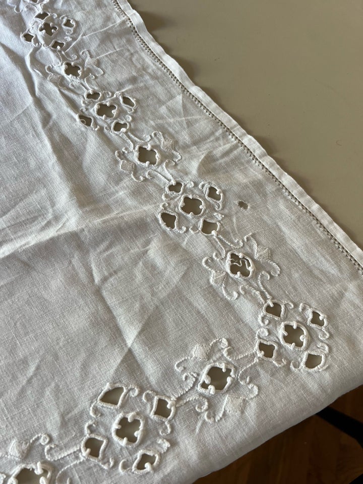 Dug broderie anglaise Håndlavet