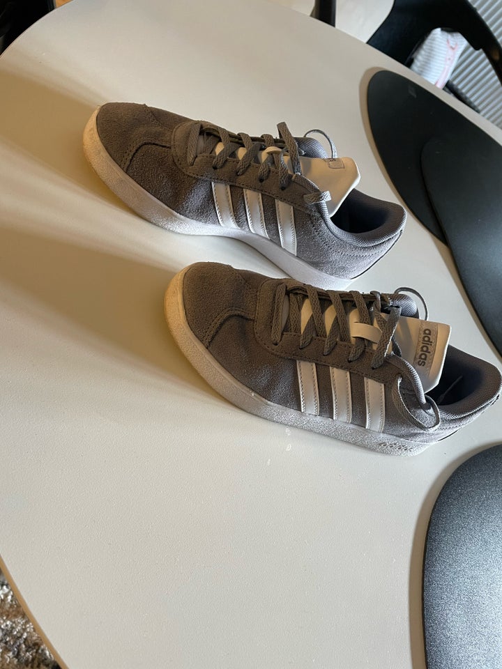 Sneakers, str. 36,5, Adidas