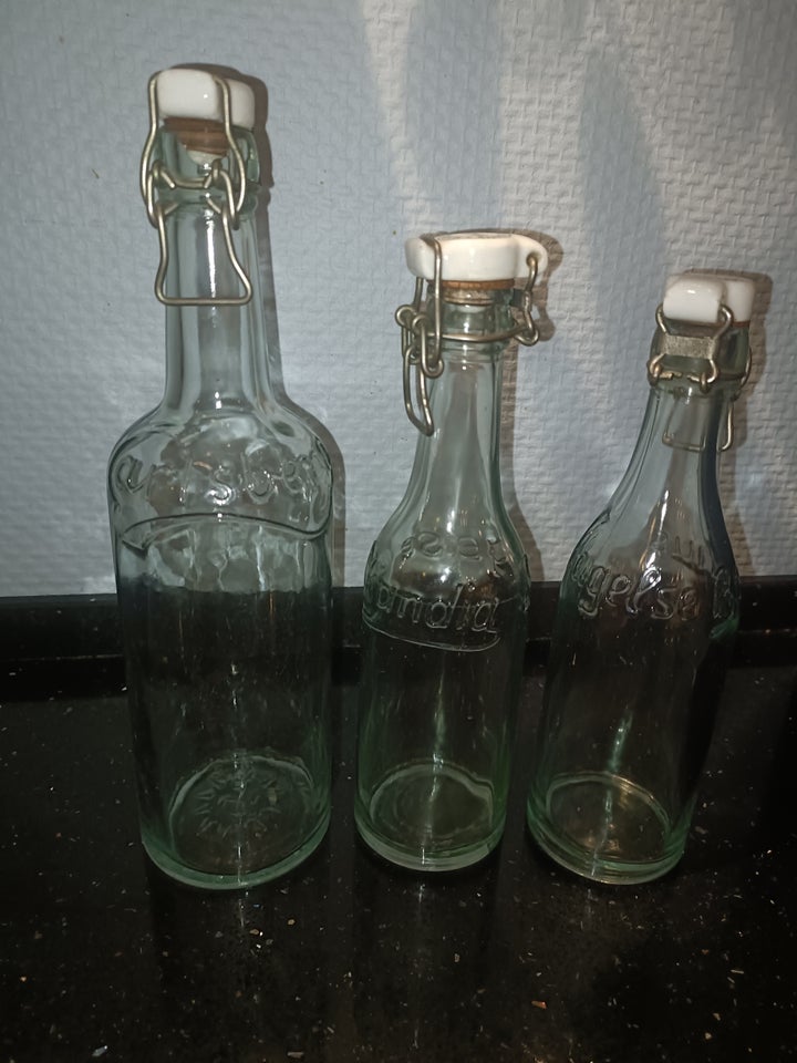 Glas, Flasker med prop , **