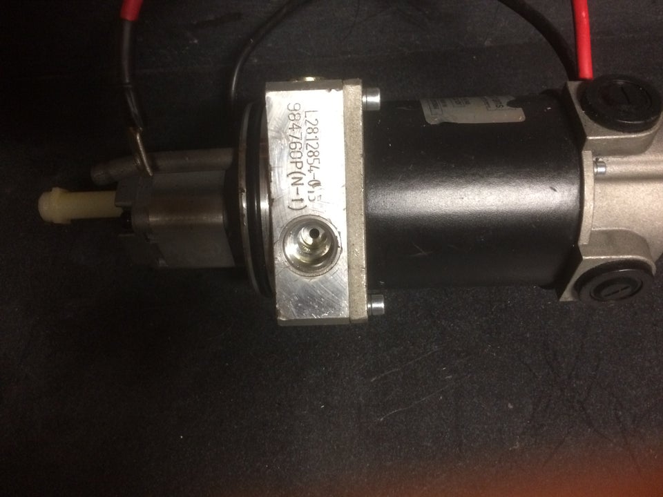 12 V. Hydraulikpumpe