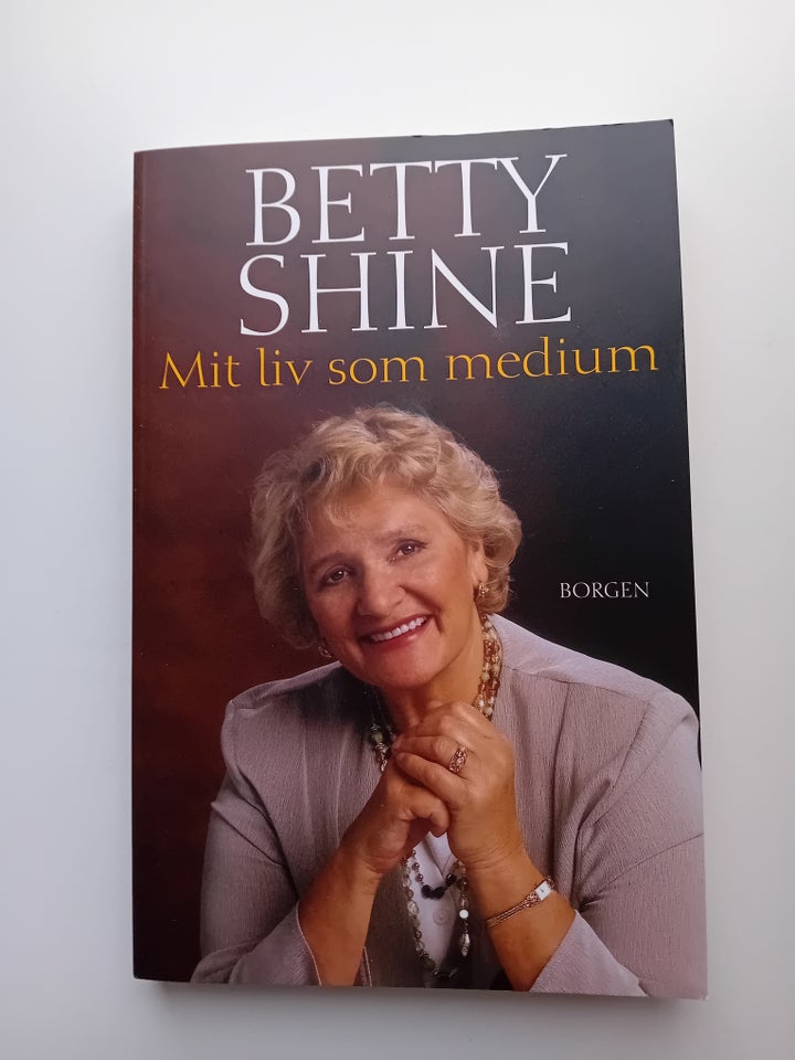 Mit liv som medium, Betty Shine,