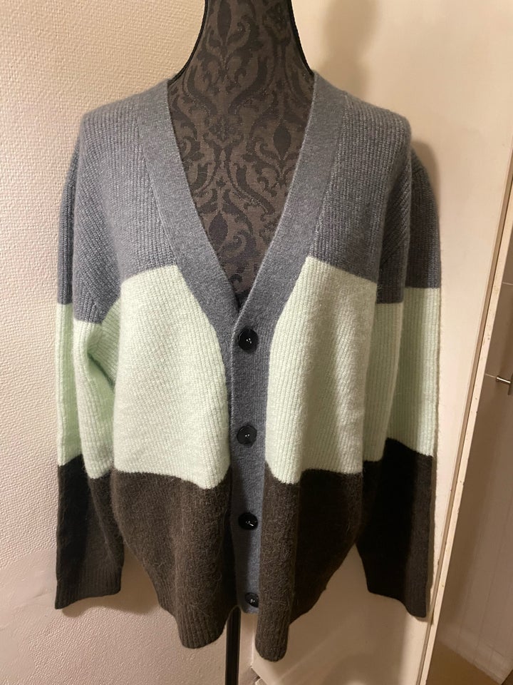 Cardigan, Won Hundred, str. 38